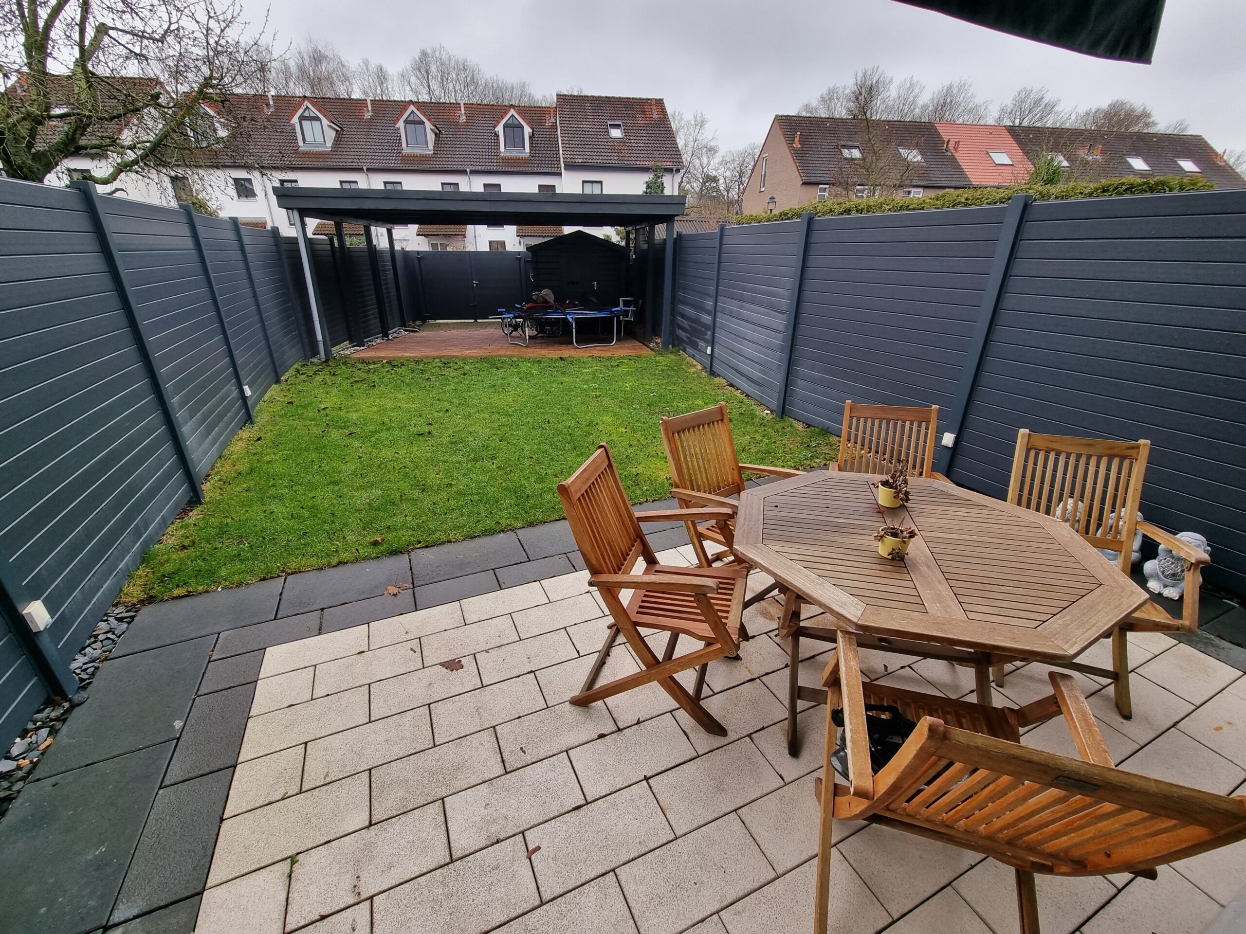 Stilvolles & saniertes Reihenhaus mit Carport in familienfreundlicher Lage