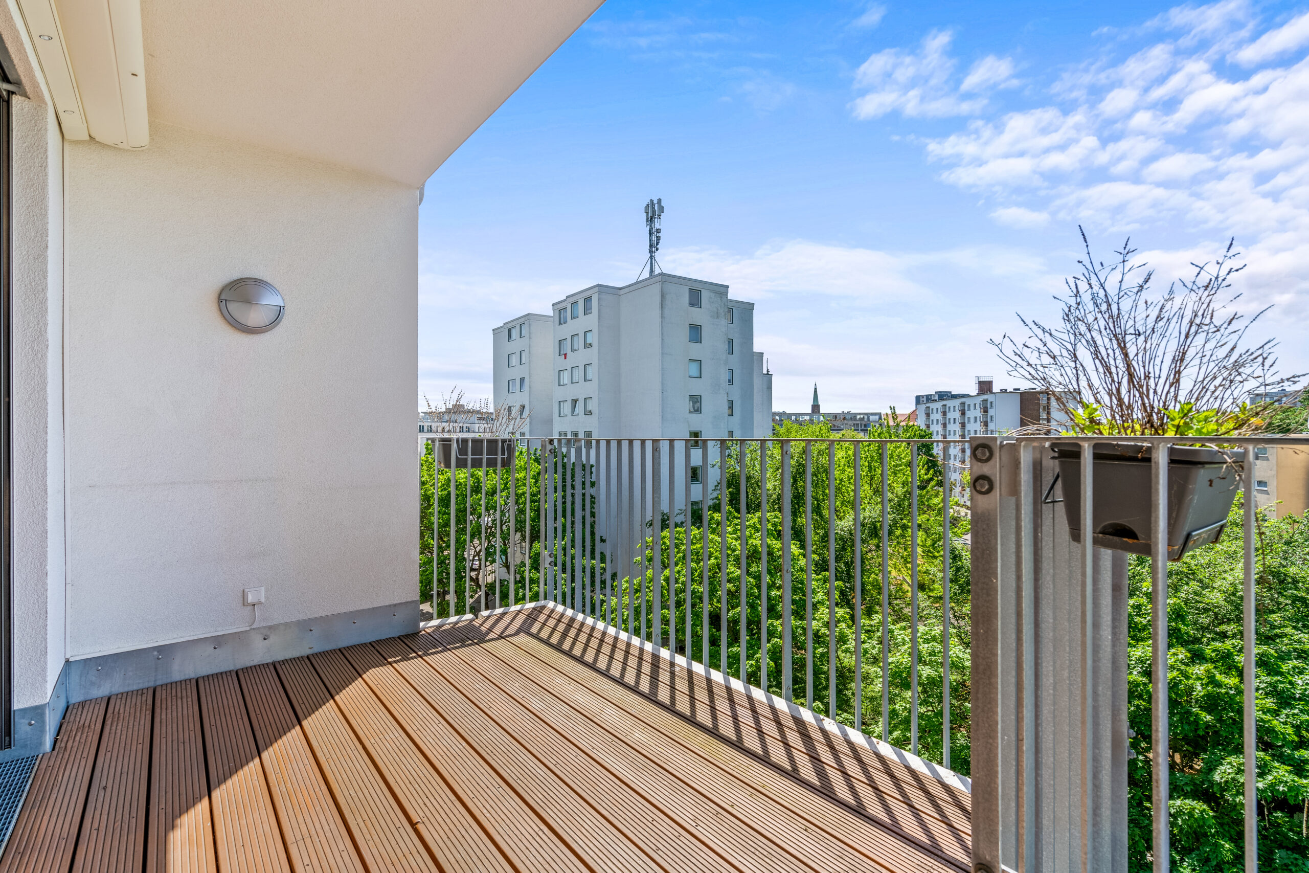 Großer Südbalkon mit elektr. Markise