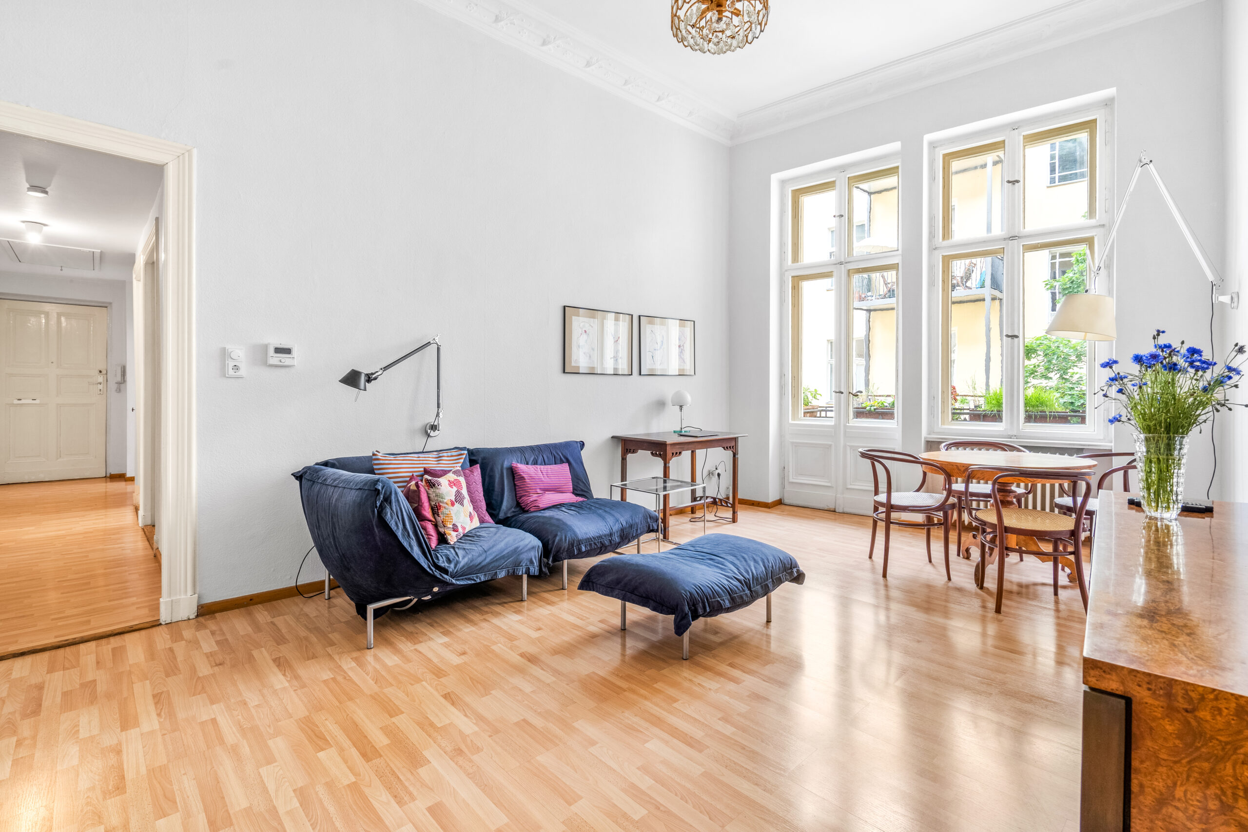 Fantastische Lage! Ruhige Altbauwohnung mit Balkon nahe Viktoria-Luise-Platz