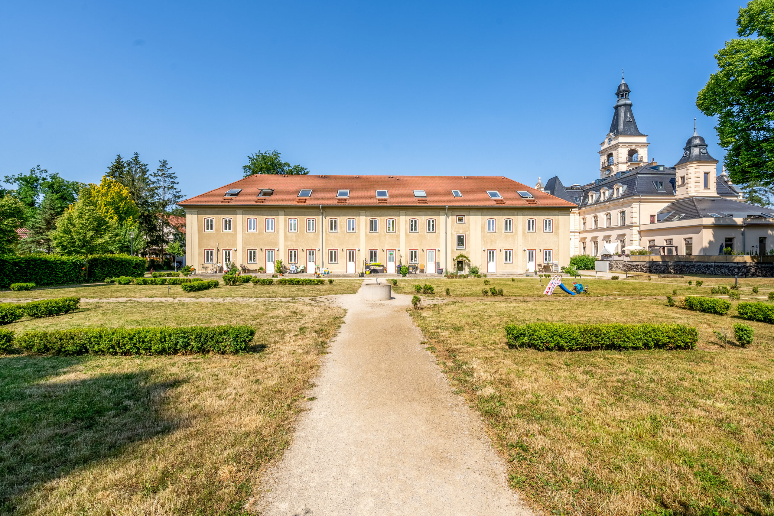 Moderne Wohnung mit großer Sonnenterrasse und Extras (Fitness, Sauna, Weinkeller) in imposanter Lage