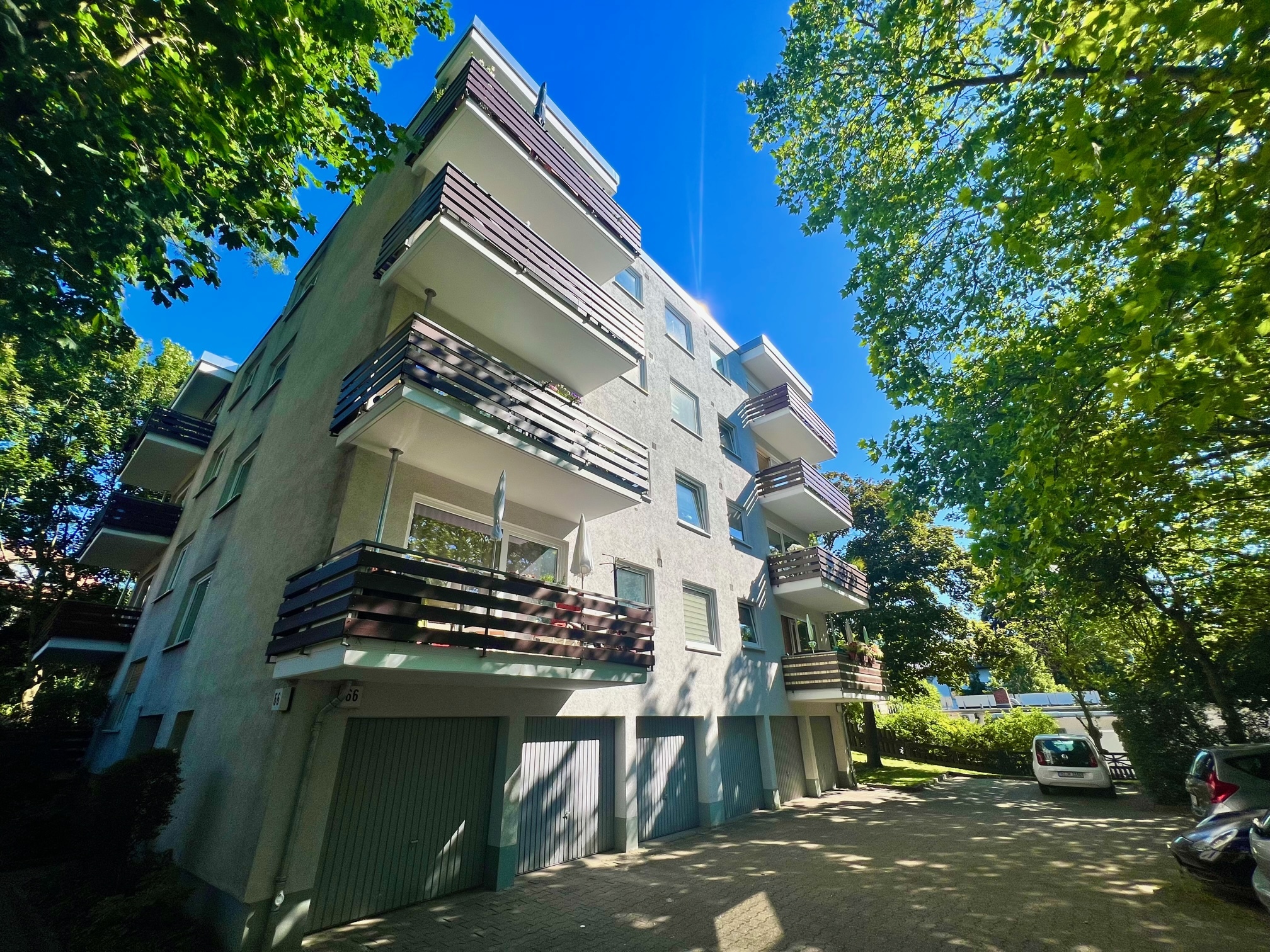 Helle und zentrale Wohnung in Lankwitz mit Stellplatz und großem Südbalkon