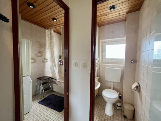 Badezimmer und WC