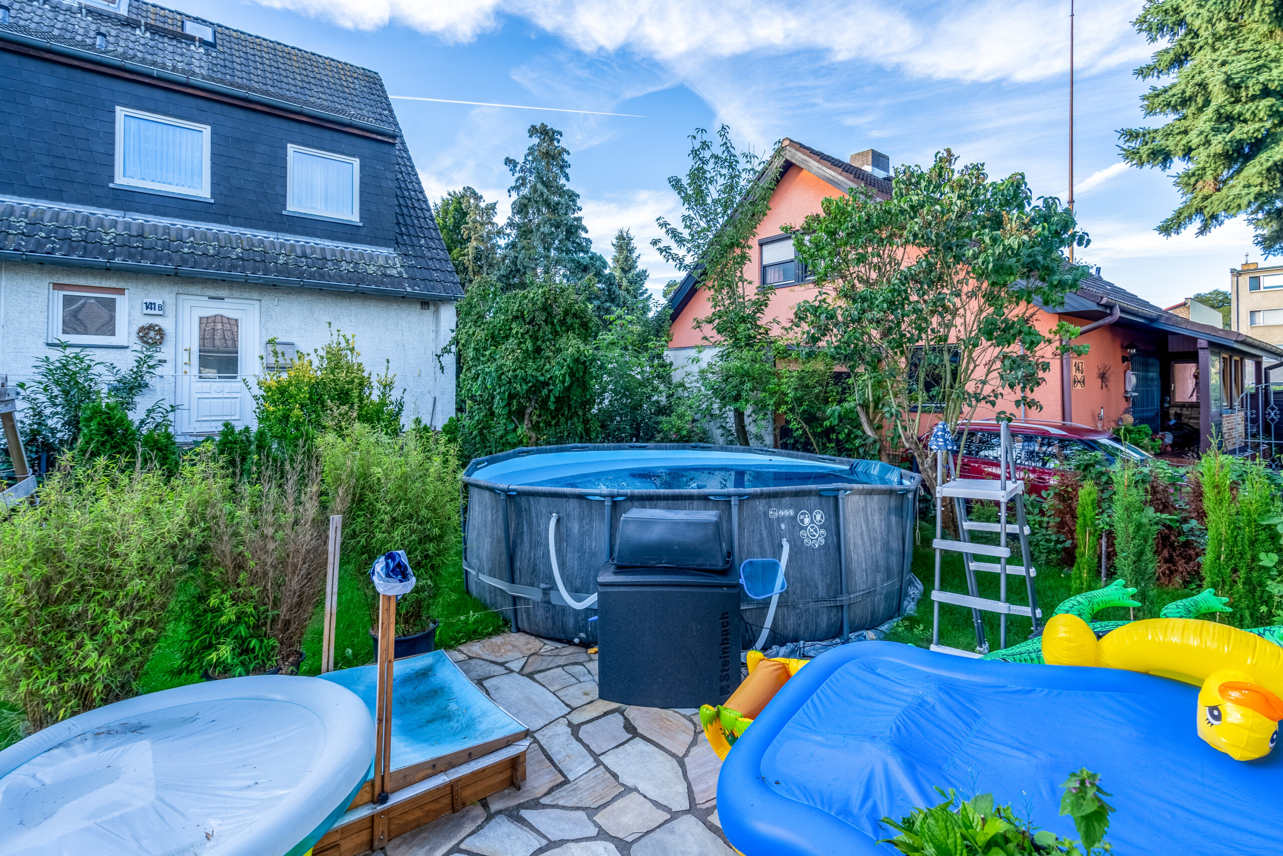 Garten mit Pool