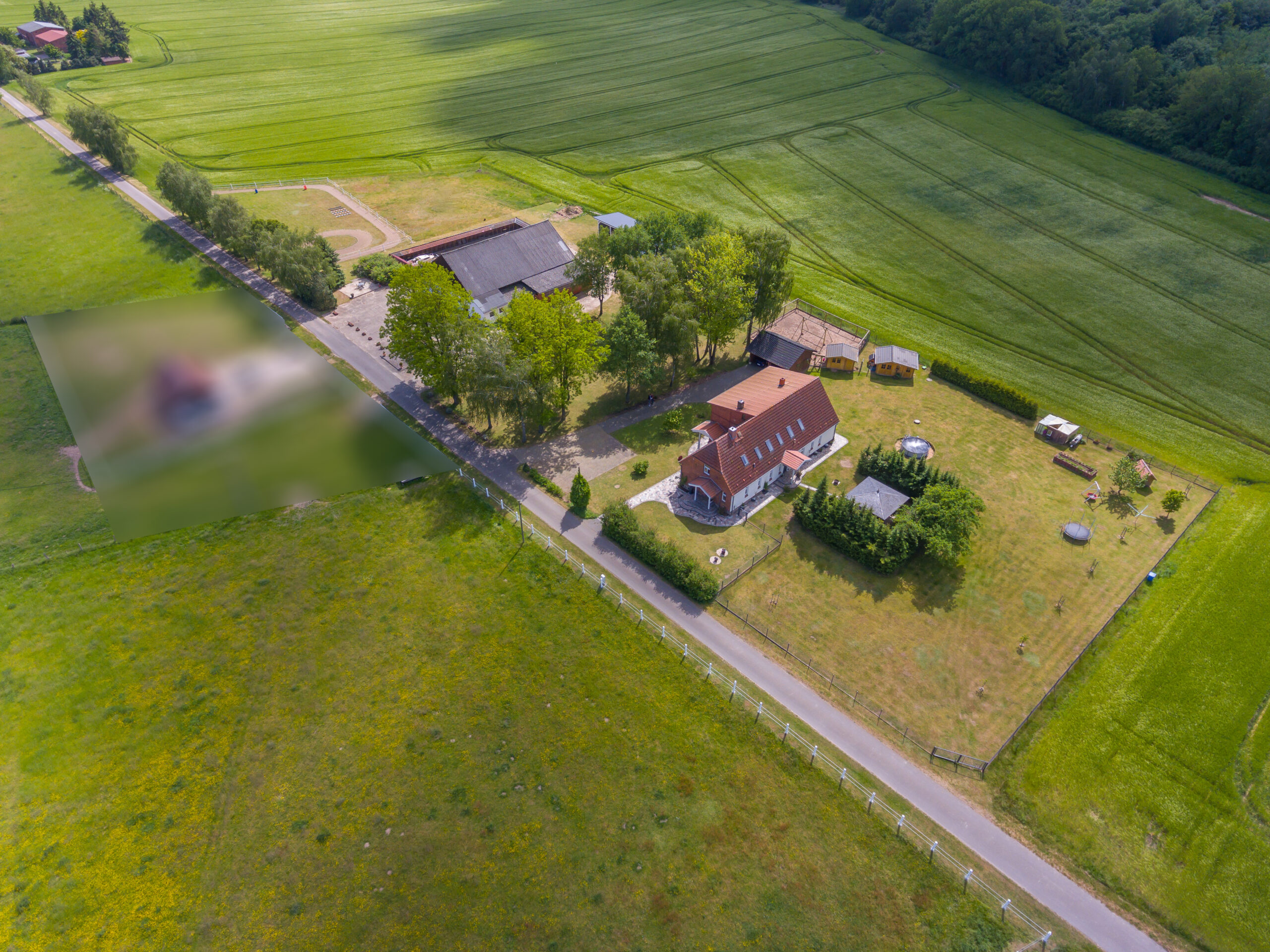 Mehrfamilienhaus auf großem Grundstück für viels. Nutzung in idyllischer Lage im Umland Berlins