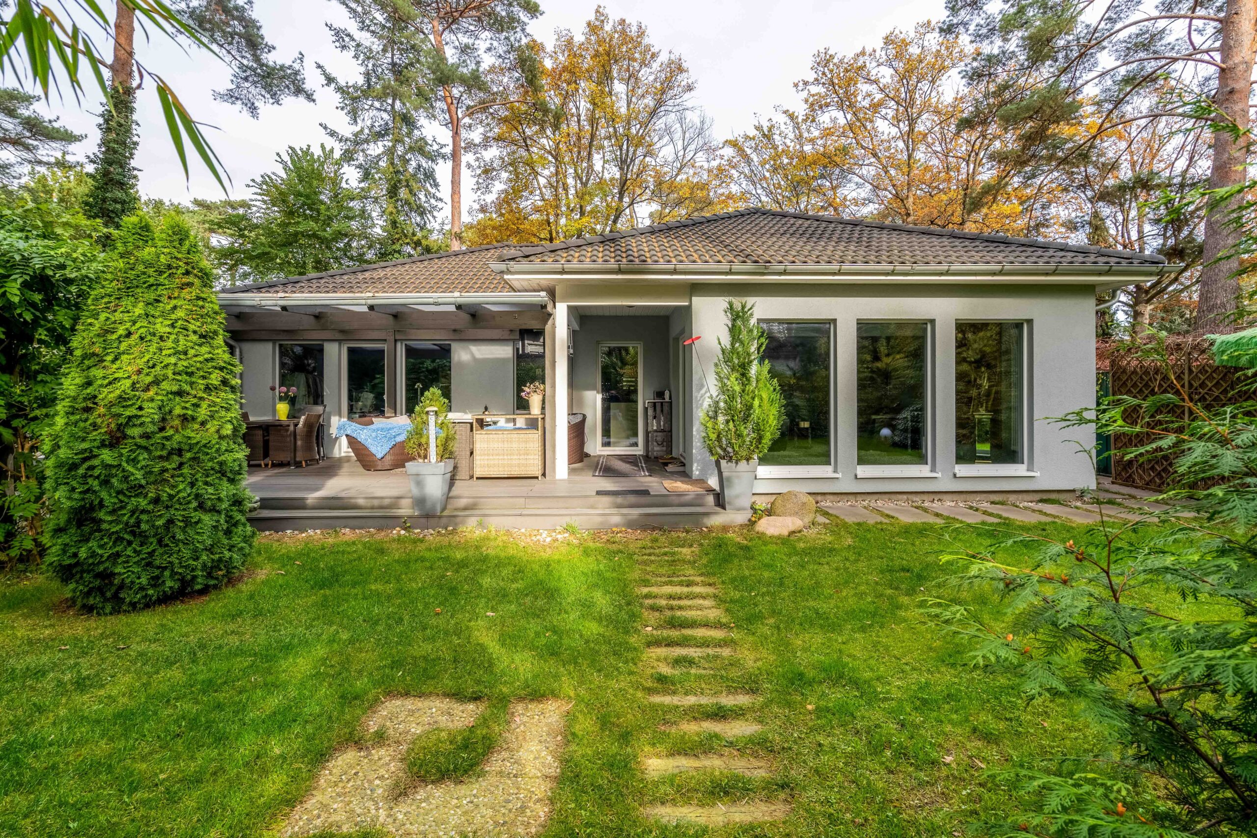 Gartenansicht mit Terrasse