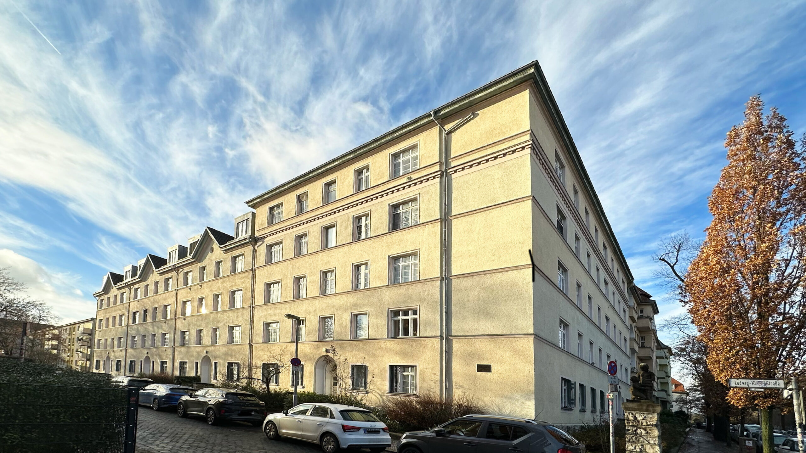 Vermietete Altbauwohnung mit Balkon fußläufig zum Treptower Park