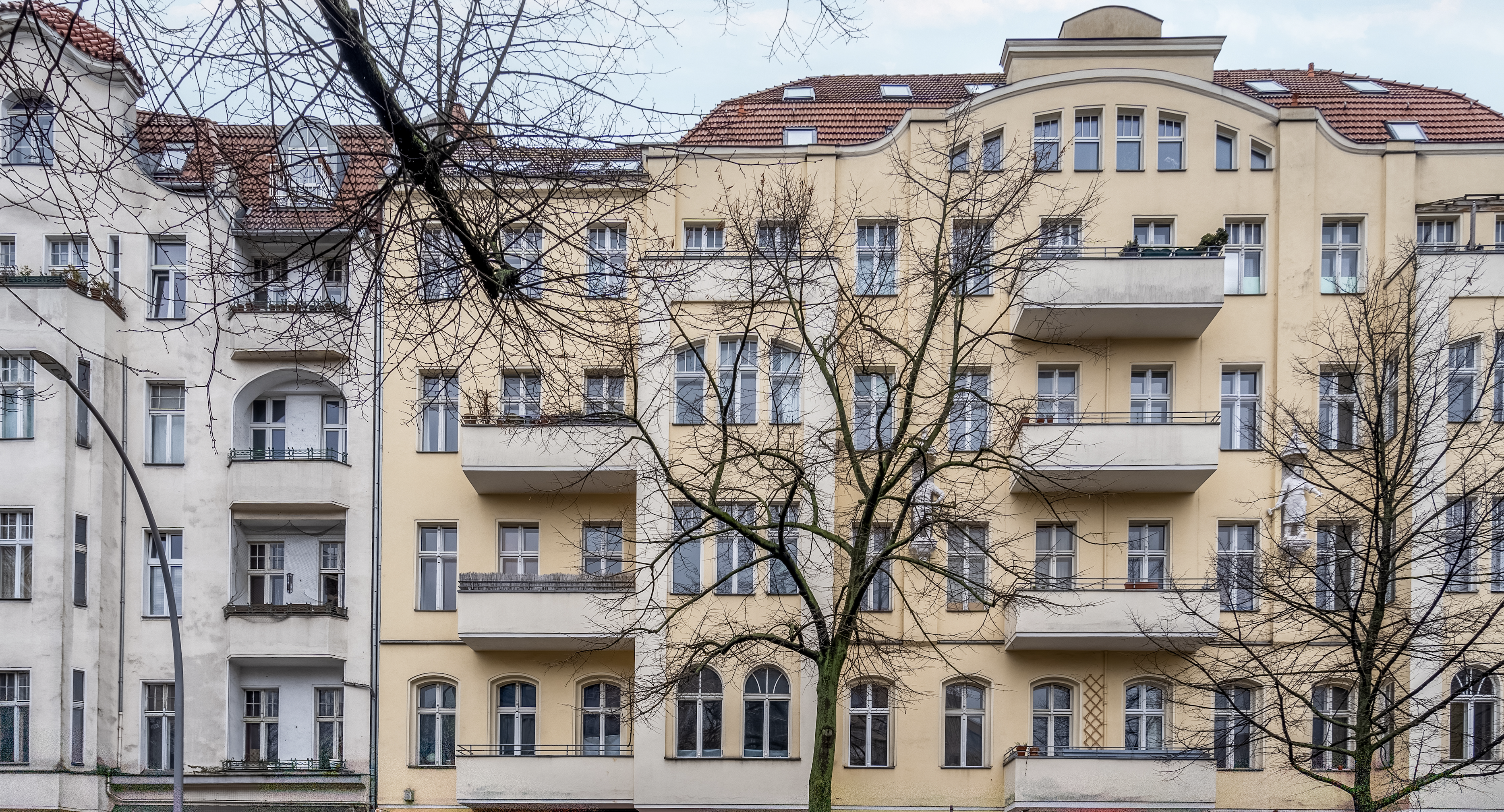 Lichtdurchflutete und kompakte Wohnung mit Balkon in belebter Lage von Neukölln!