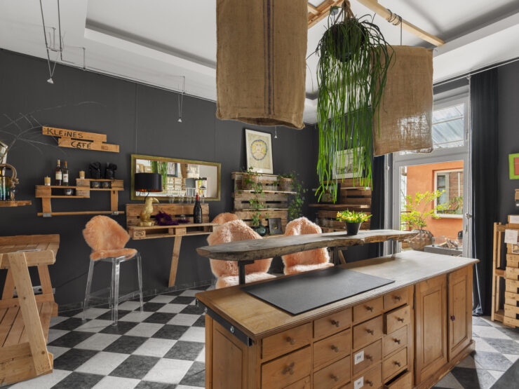 EG:Kleines Café mit Zugang zum Balkon