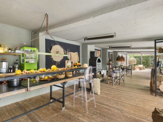 Wintergarten/Café mit Pizzaofen und mediterranem Flair