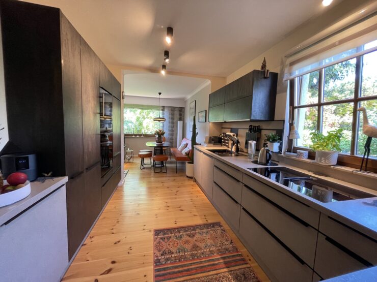 Großzügiges Wohnen auf 729 m2 – in ruhiger Umgebung mit Pool und Einliegerwohnung inklusive