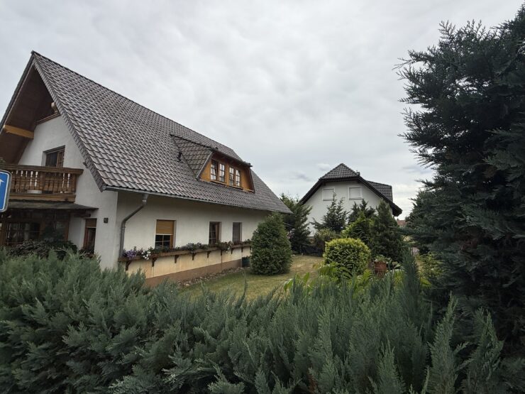 Berlin-nahe Lage: Stilvolles Einfamilienhaus mit Pool, Wintergarten & Solaranlage in Luckau