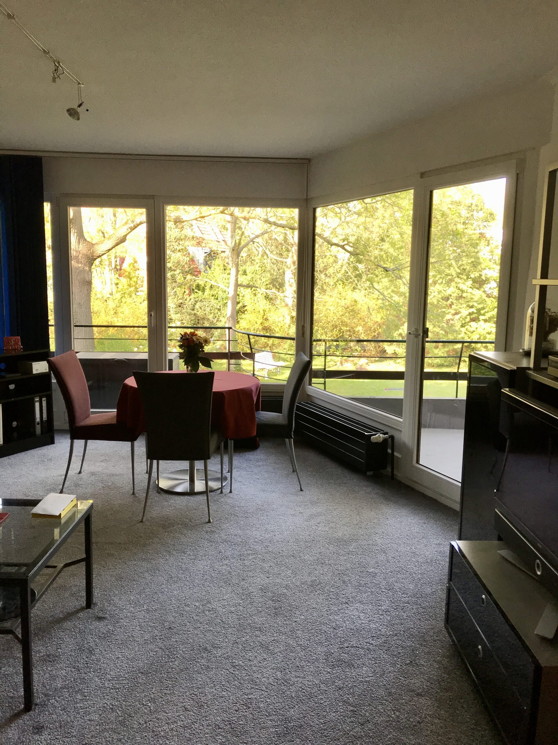 Wohnzimmer mit Balkon