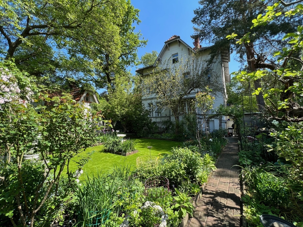 Dachgeschosswohnung in historischer Stadtvilla in beliebter Lage von Berlin-Hermsdorf