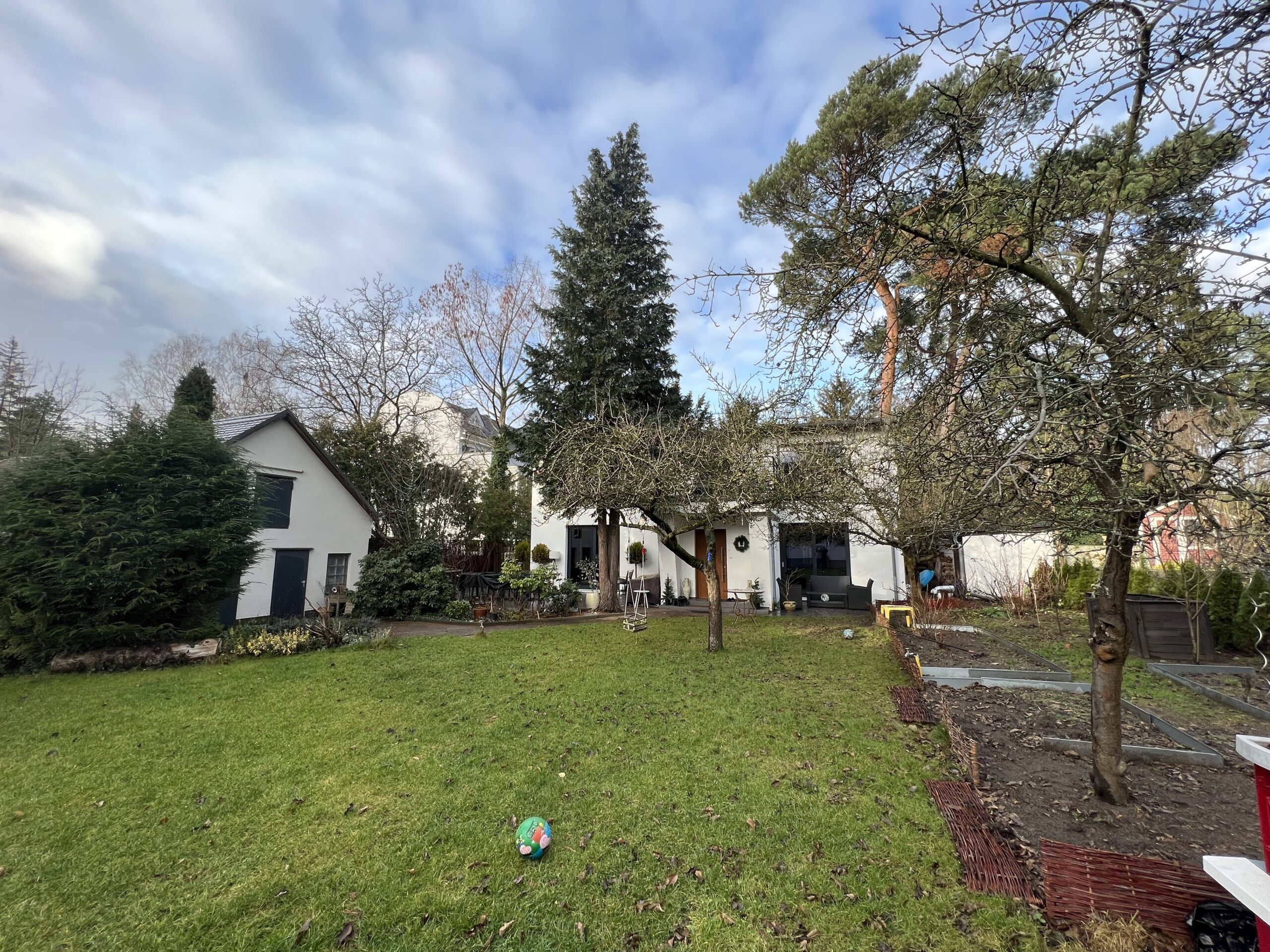 Modernes Designer Haus mit Garten in sehr begehrter ruhiger Lage 