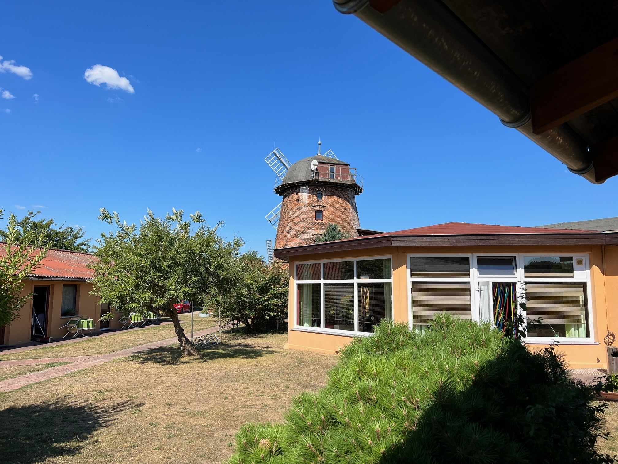 Ca. 10.500 m2 Grundstück! Die historische urig-idyllische Pension “Holländer Mühle” 